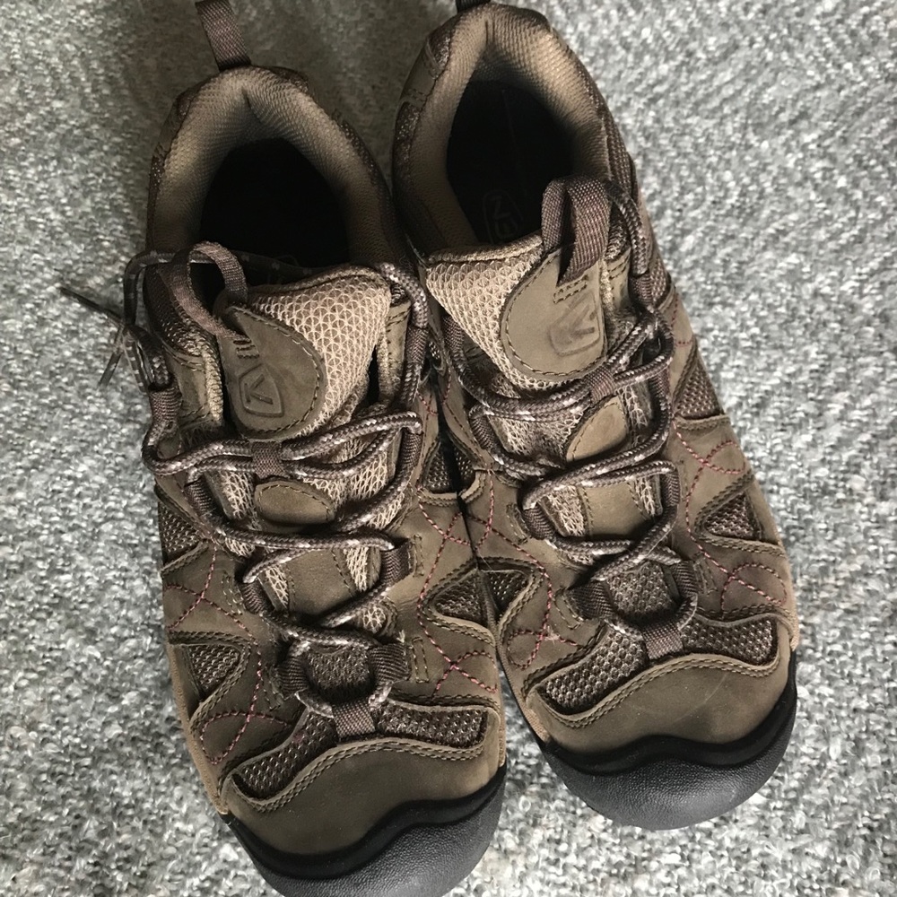 Women’s KEEN walking/hiking shoes 8.5